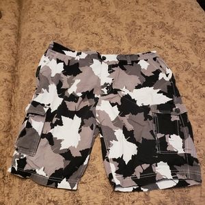 LRG Rip Stop maple leaf 🍁 camo shorts